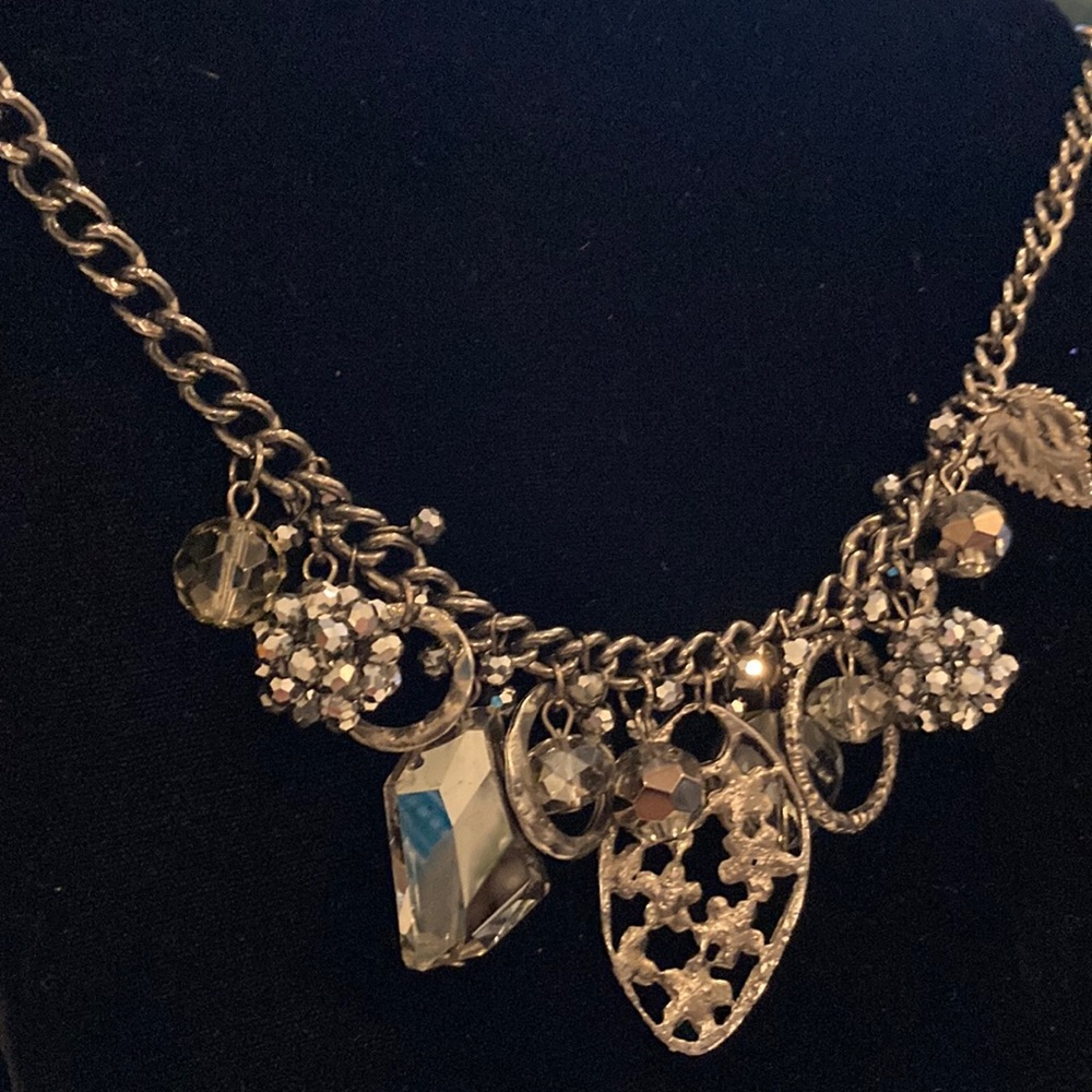 🔥Beautiful Boutique Swarovski Crystal Silver grey toned Statement Necklace🔥